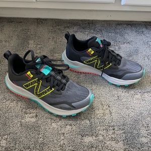 New balance tennis shoes